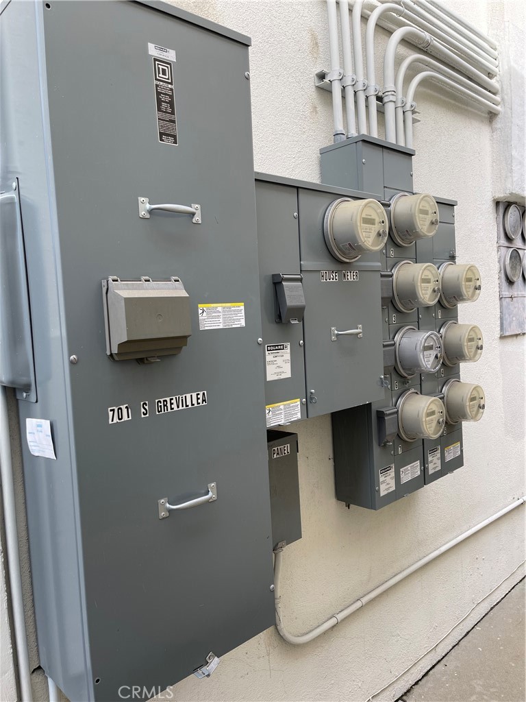 701 S Grevillea Avenue