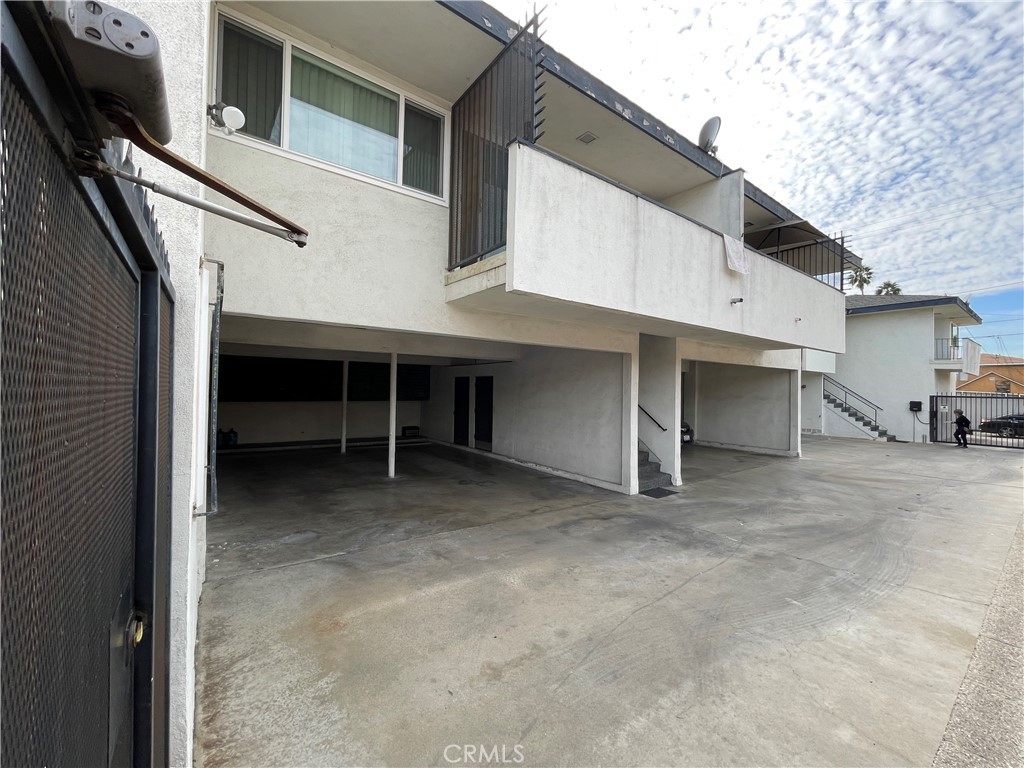 701 S Grevillea Avenue