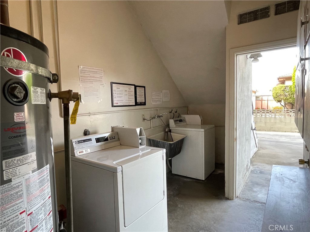 701 S Grevillea Avenue