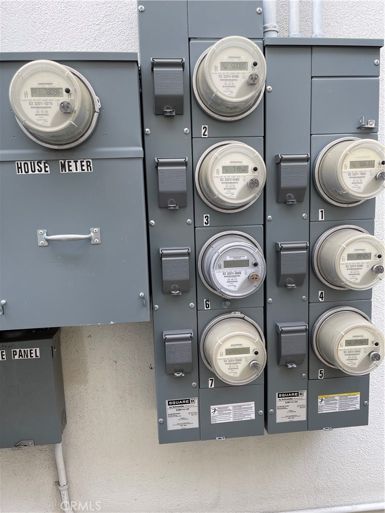 701 S Grevillea Avenue