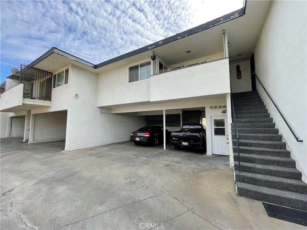 701 S Grevillea Avenue