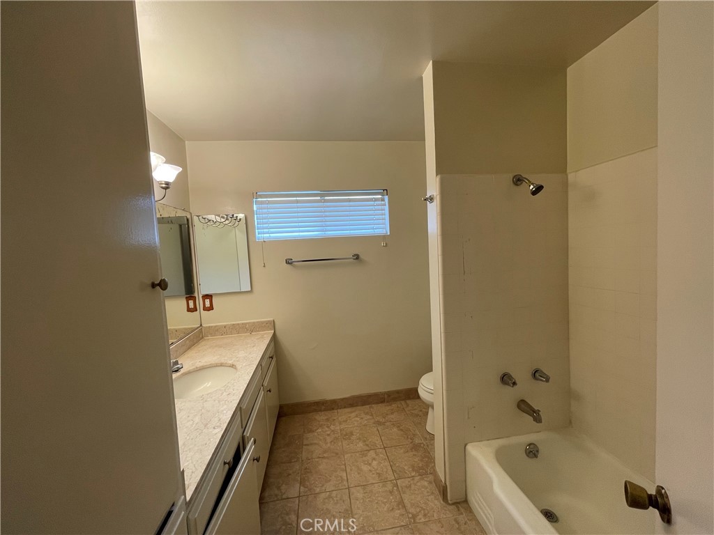 701 S Grevillea Avenue