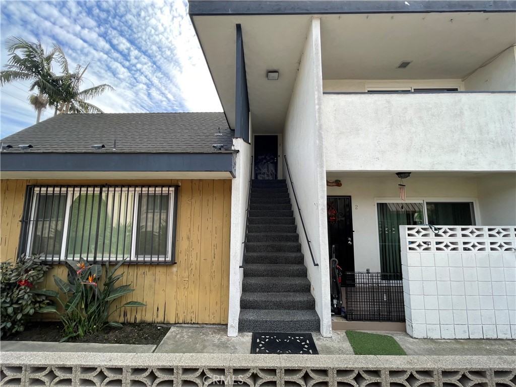 701 S Grevillea Avenue