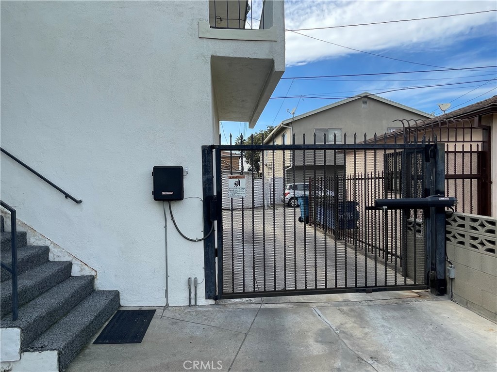 701 S Grevillea Avenue