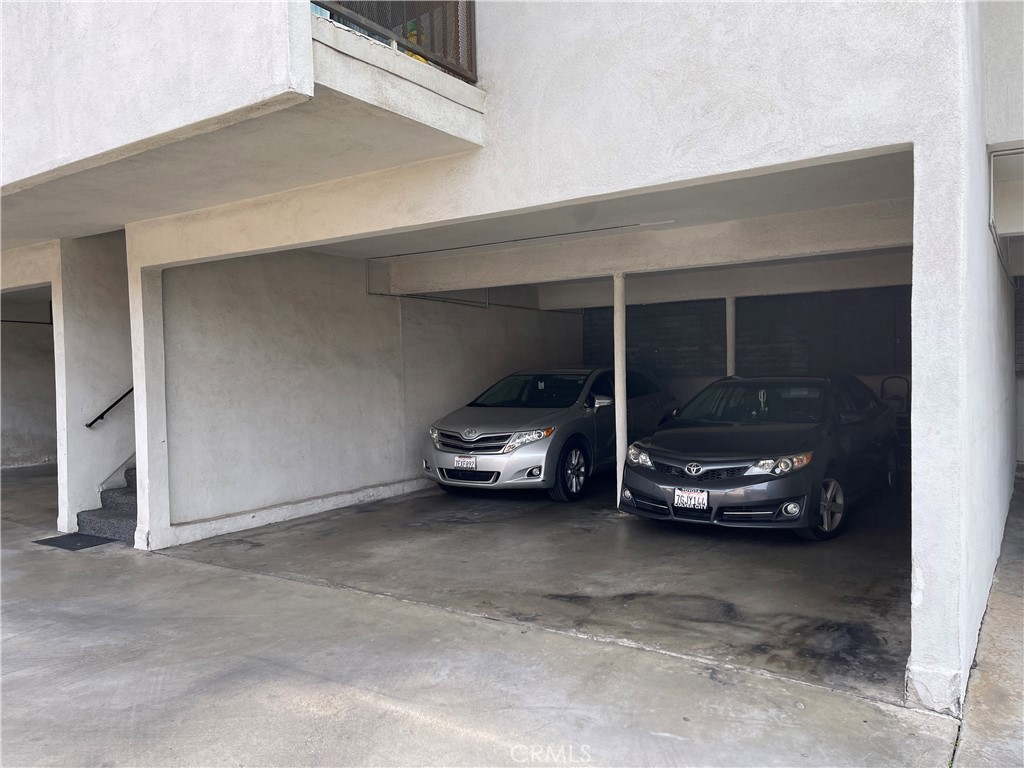 701 S Grevillea Avenue