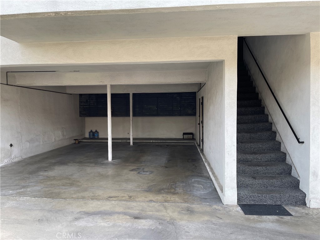 701 S Grevillea Avenue