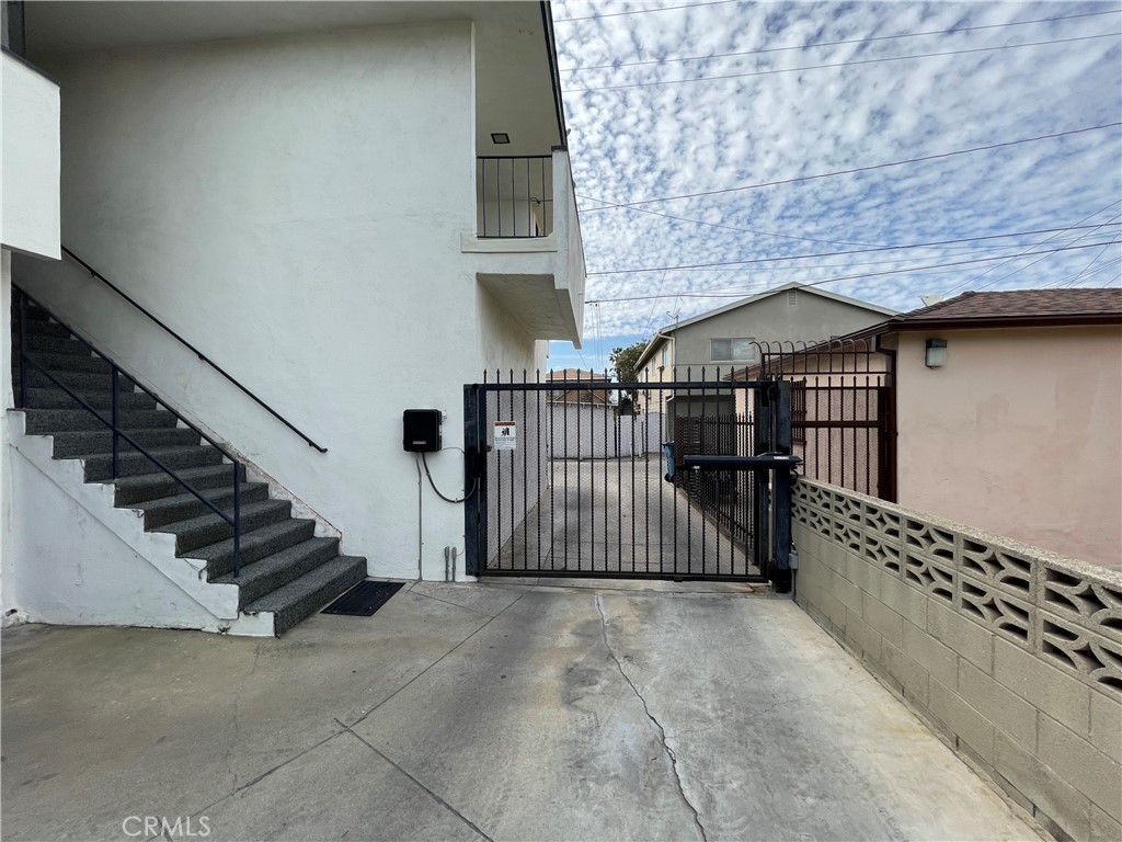 701 S Grevillea Avenue