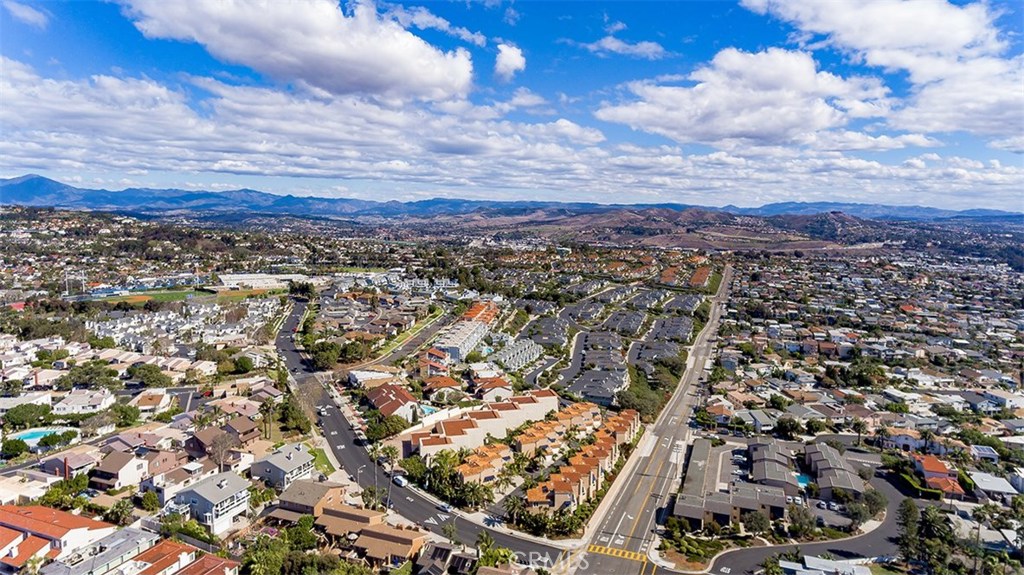 24352 Vista Point Lane