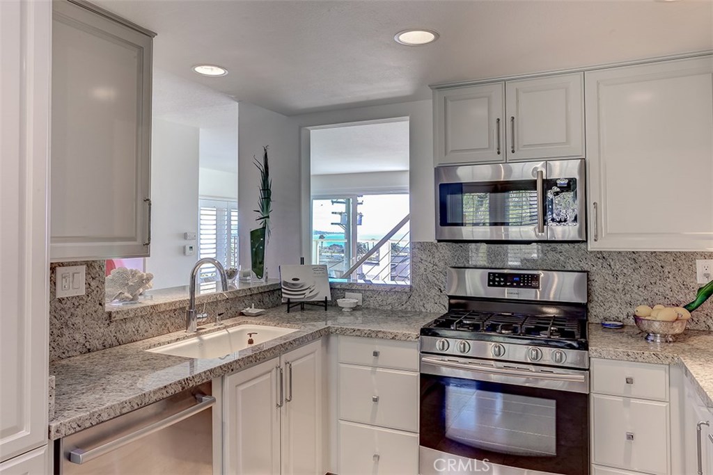 24352 Vista Point Lane