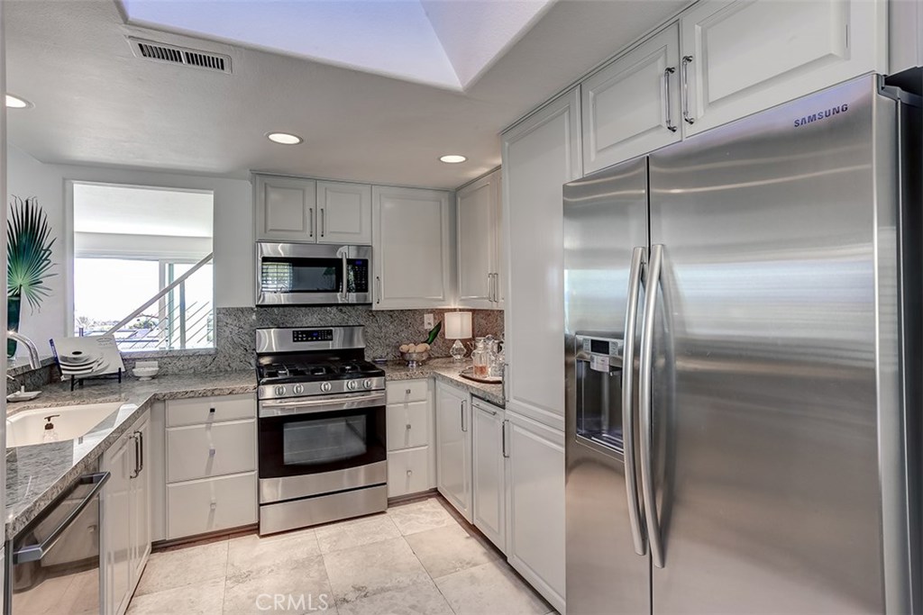 24352 Vista Point Lane