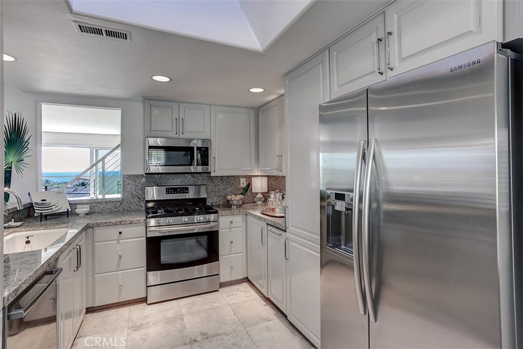 24352 Vista Point Lane