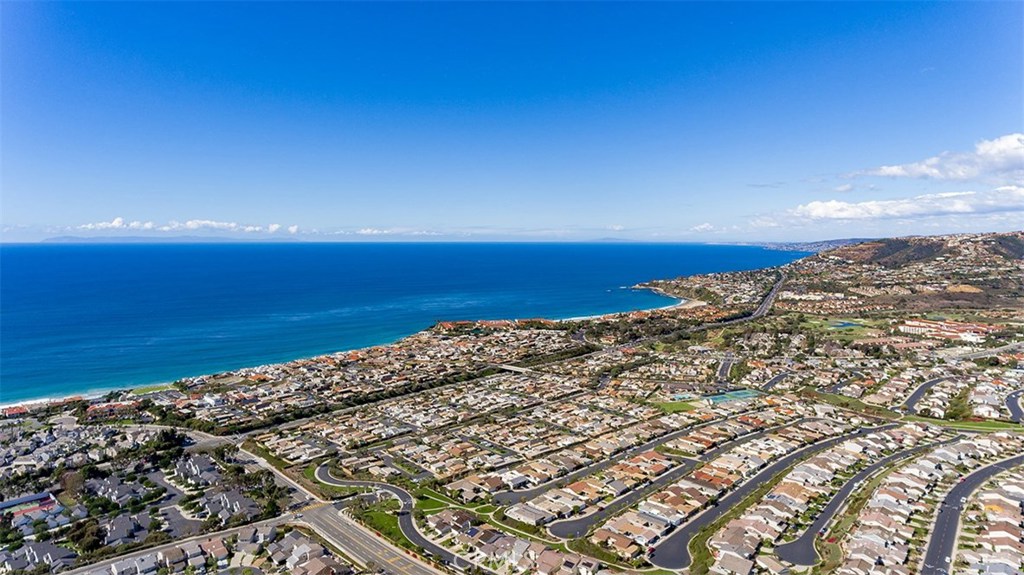 24352 Vista Point Lane