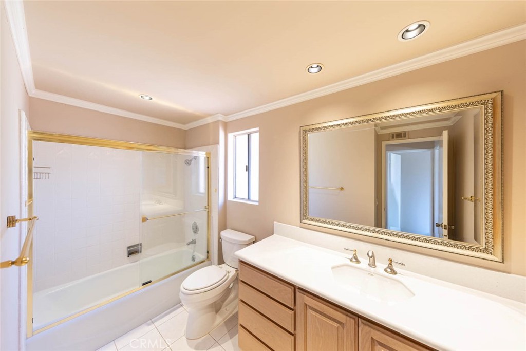 6550 E Edinboro Circle