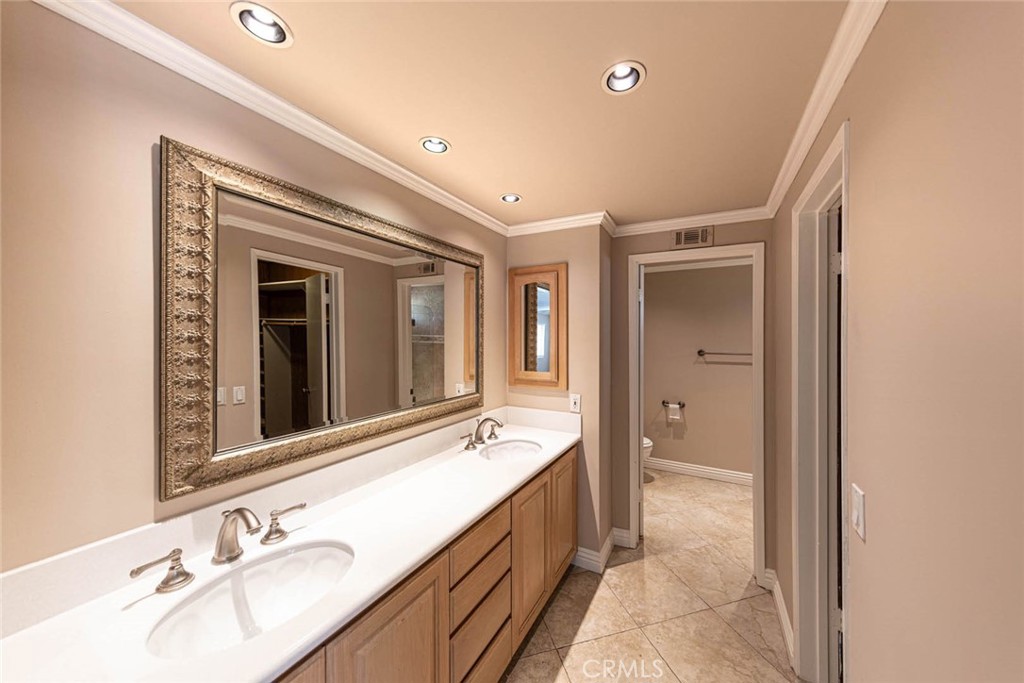 6550 E Edinboro Circle