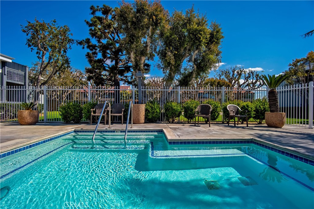 17082 Pacific Coast Highway 102