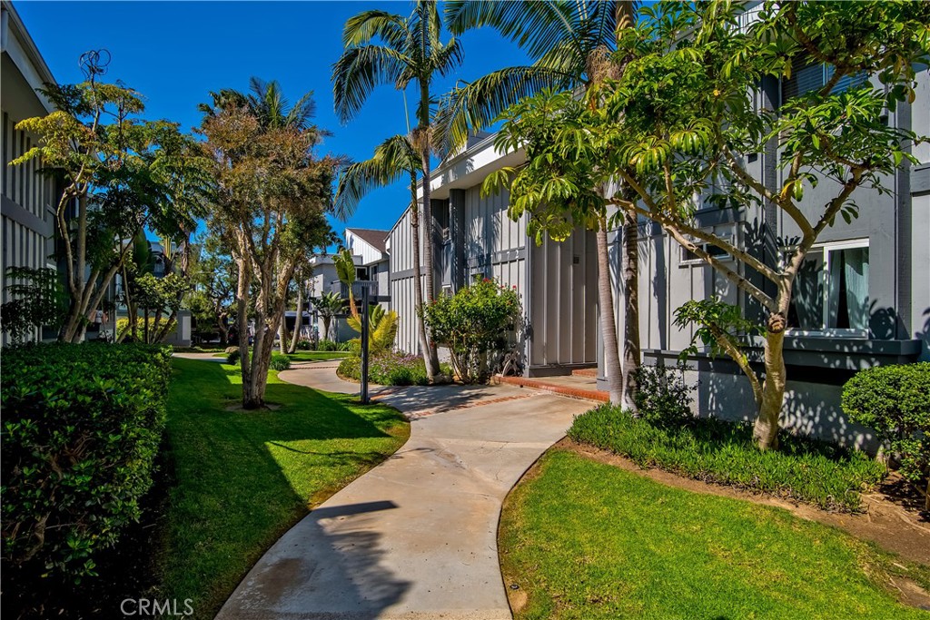 17082 Pacific Coast Highway 102