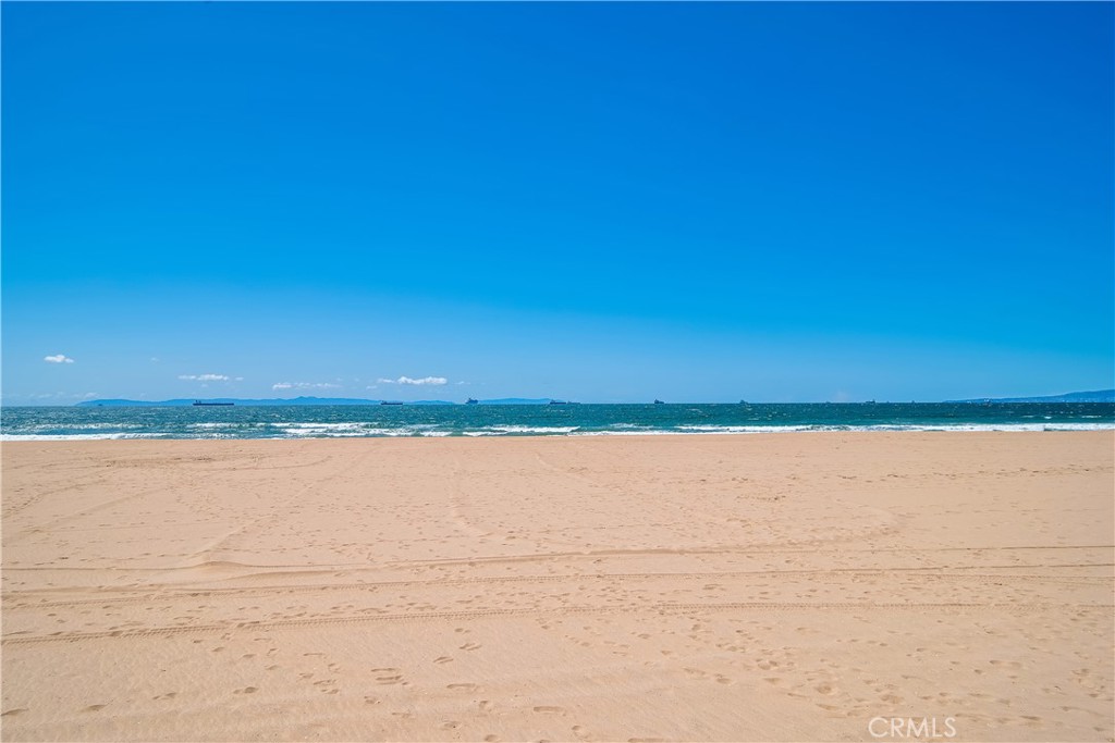 17082 Pacific Coast Highway 102