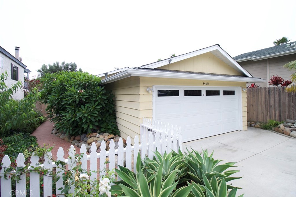 34451 Camino El Molino