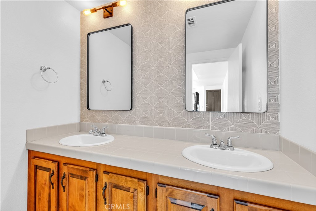 33892 Copper Lantern Street A