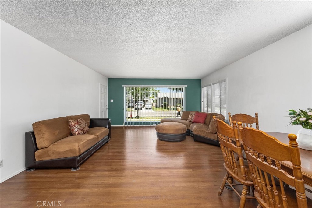 13423 Stanbridge Avenue