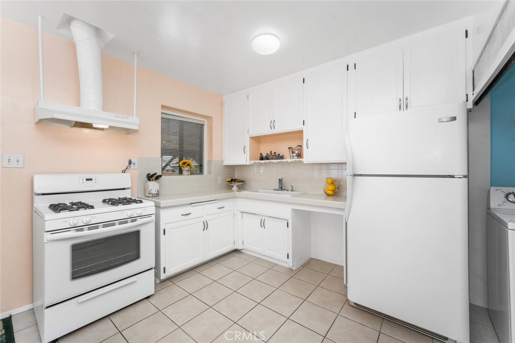 13423 Stanbridge Avenue