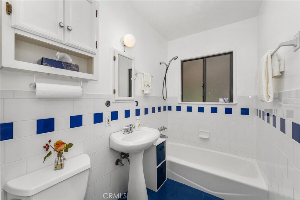 13423 Stanbridge Avenue