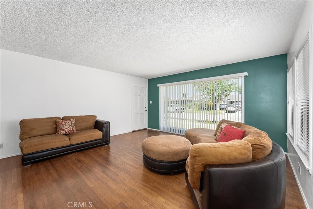 13423 Stanbridge Avenue