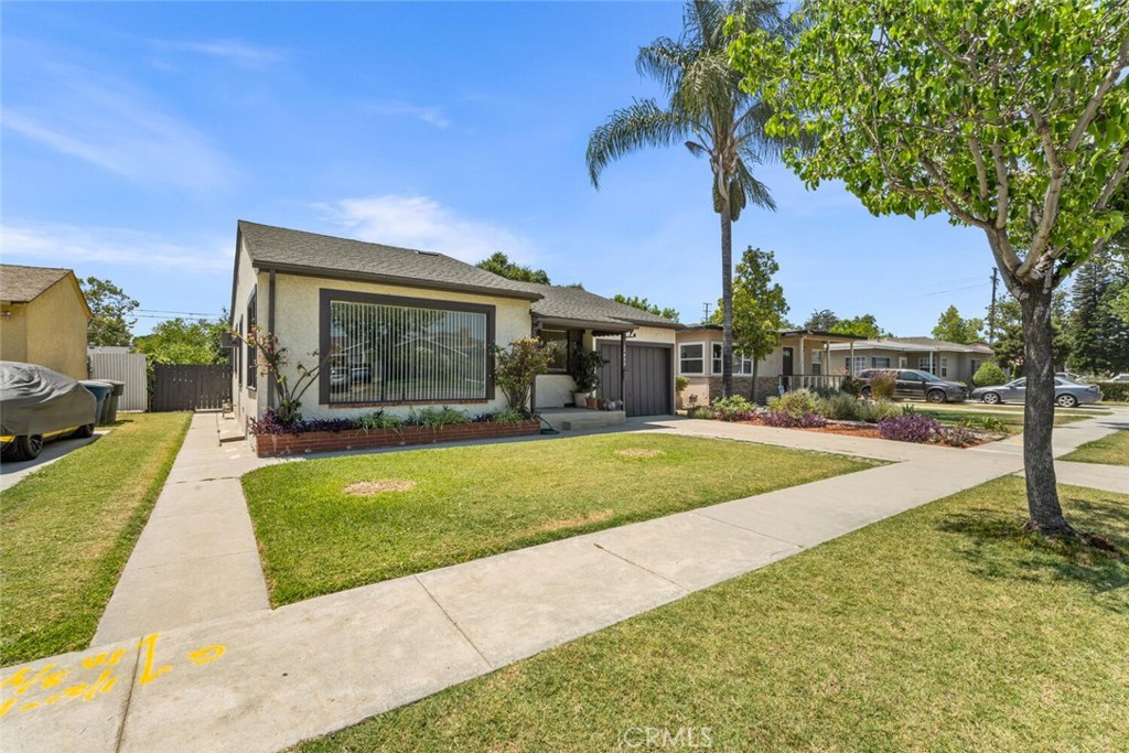 13423 Stanbridge Avenue