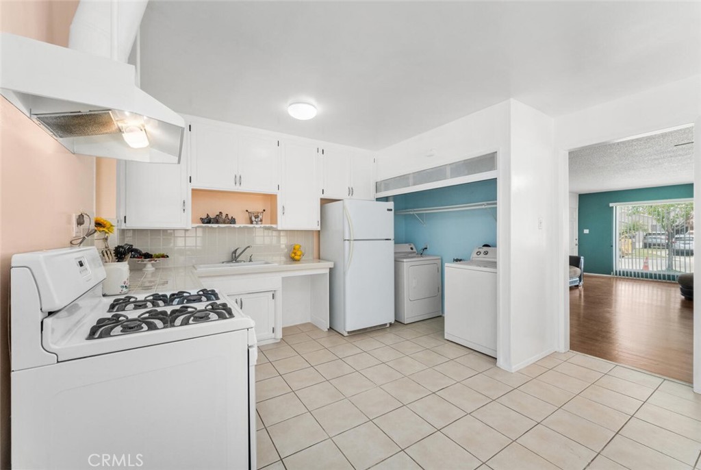 13423 Stanbridge Avenue