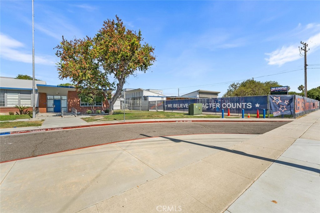 13423 Stanbridge Avenue