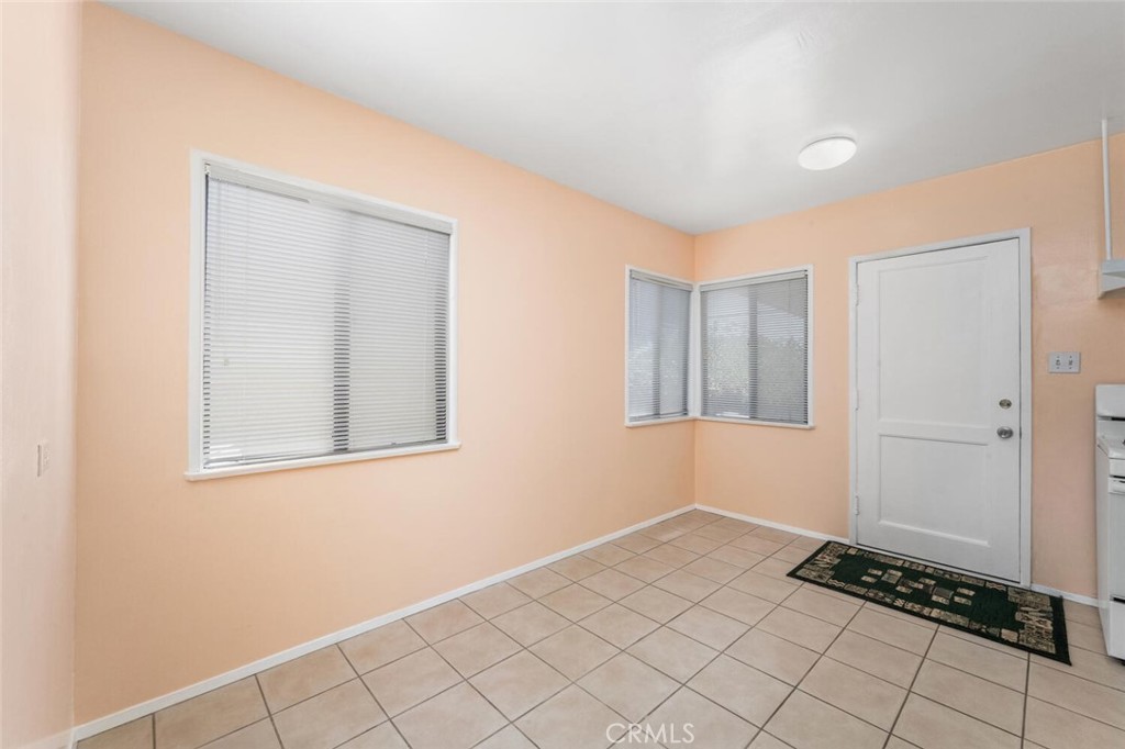 13423 Stanbridge Avenue