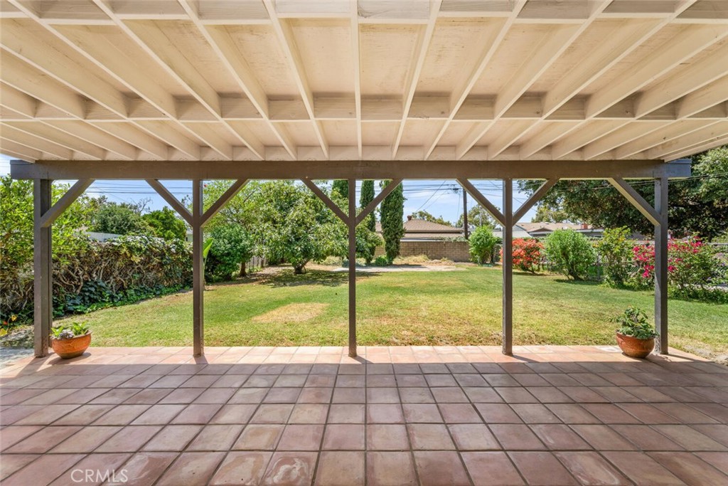 13423 Stanbridge Avenue