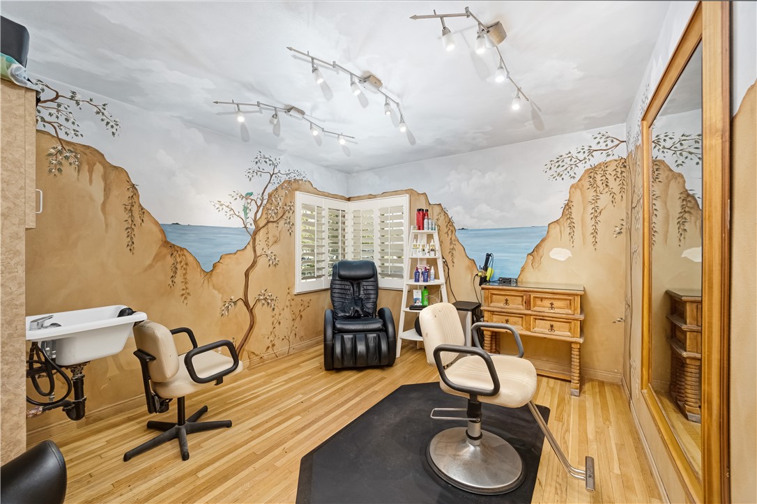 2623 N Louise Street