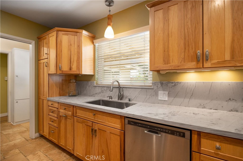 2623 N Louise Street