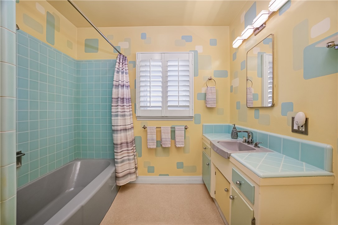 2623 N Louise Street