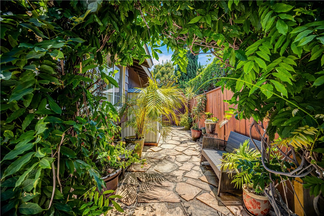 2623 N Louise Street