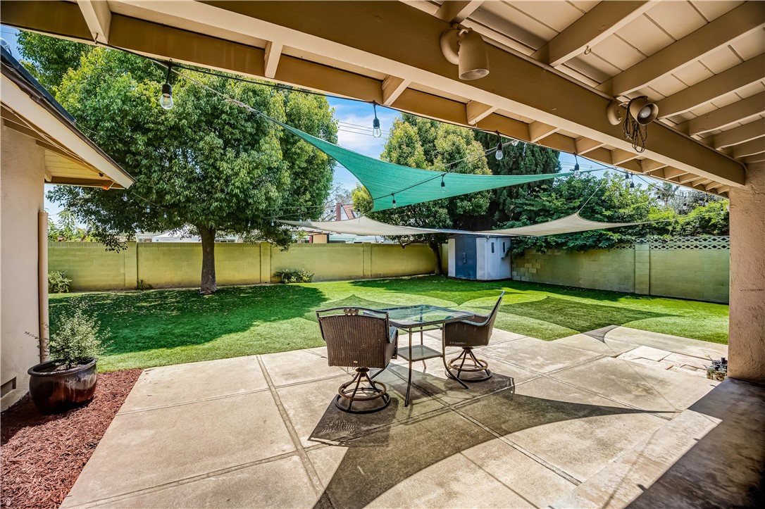 2623 N Louise Street