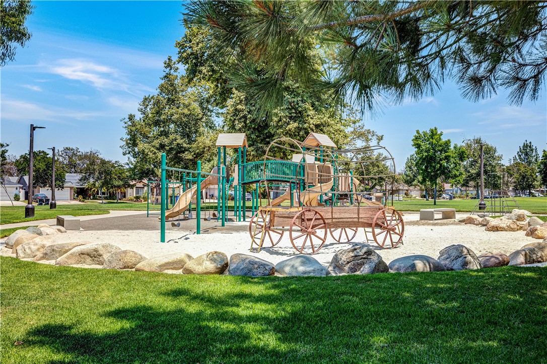 2623 N Louise Street