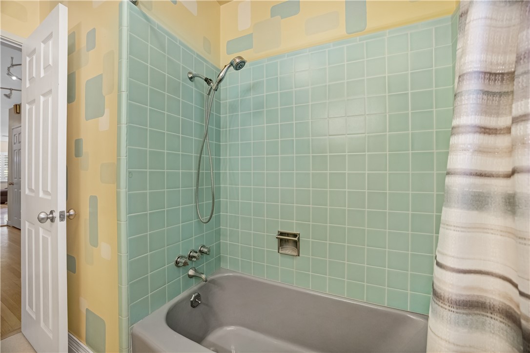 2623 N Louise Street