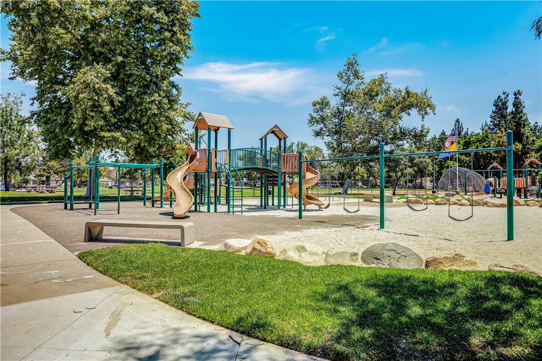 2623 N Louise Street