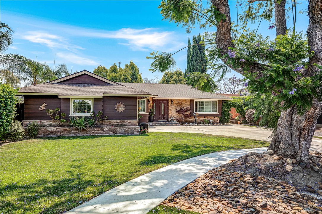 2623 N Louise Street