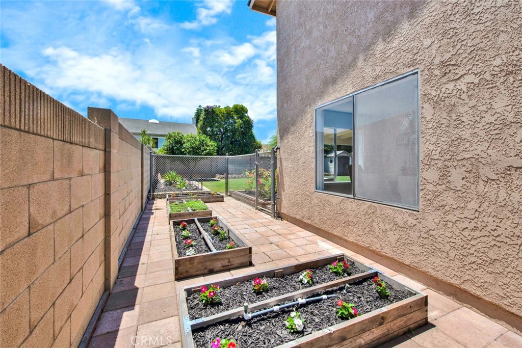 8840 Mockingbird Circle