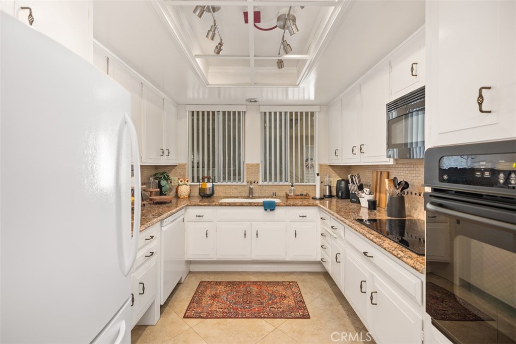 389 Avenida Castilla C