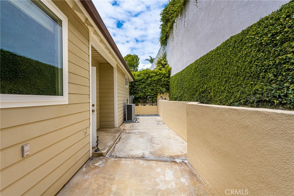 34088 Crystal Lantern Street