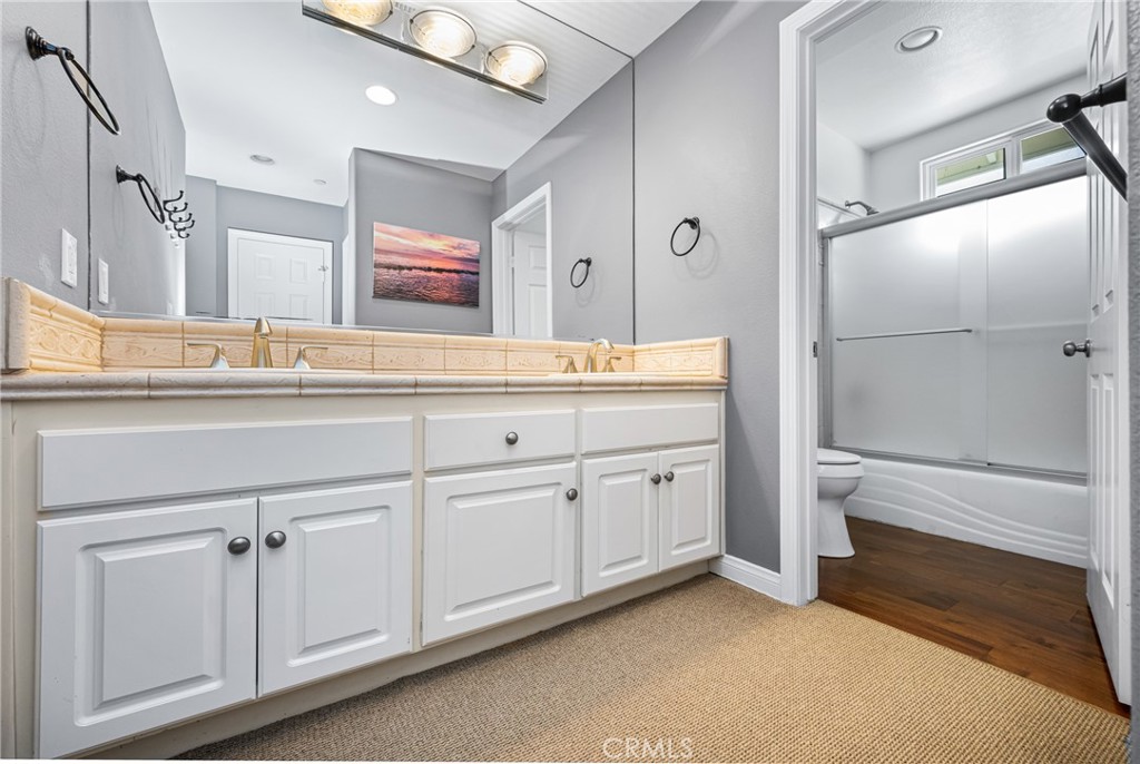 34088 Crystal Lantern Street