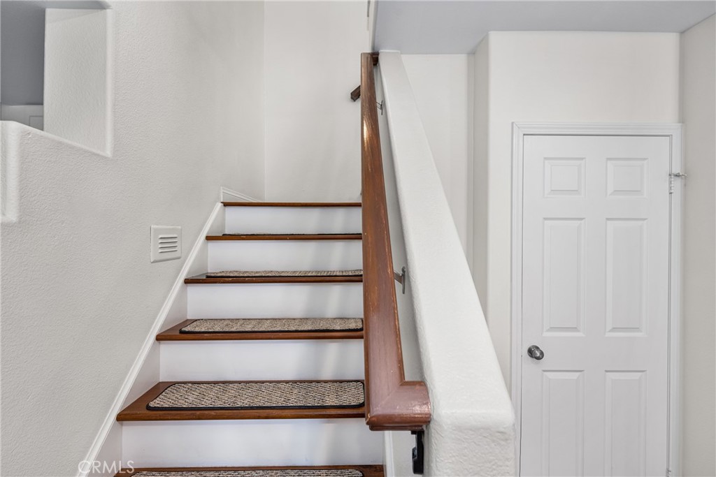 34088 Crystal Lantern Street