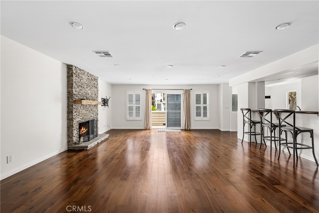 34088 Crystal Lantern Street