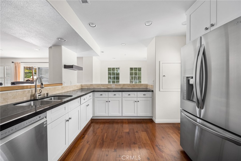 34088 Crystal Lantern Street