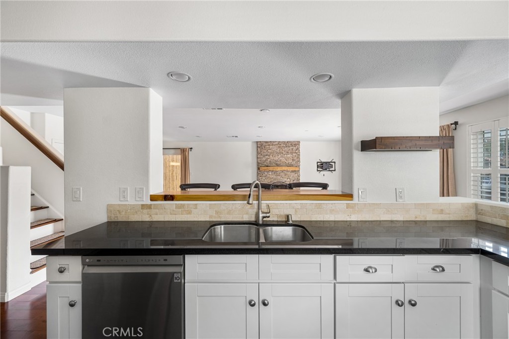 34088 Crystal Lantern Street