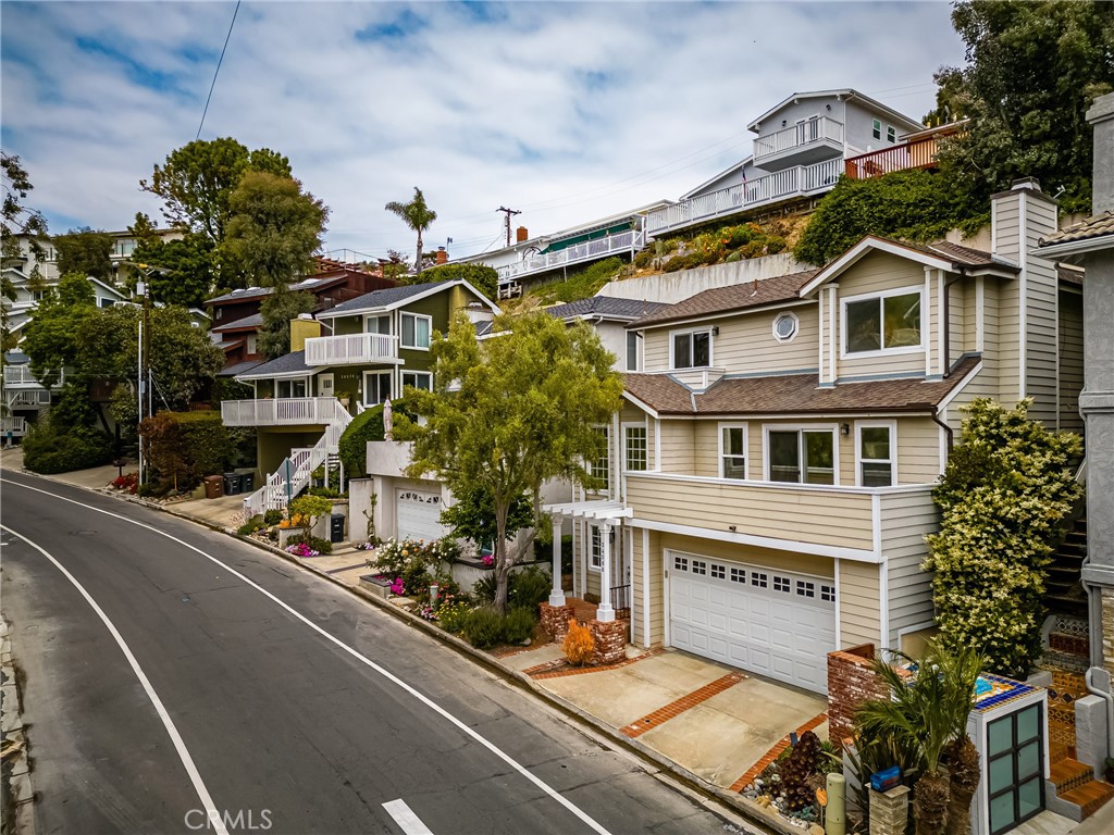 34088 Crystal Lantern Street